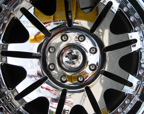 A picture of a wheel, sideways.