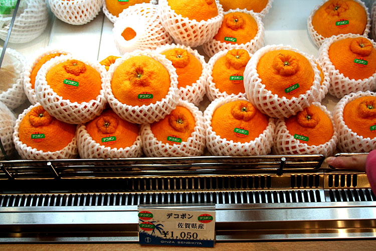 ¥1050 oranges in Ginza.