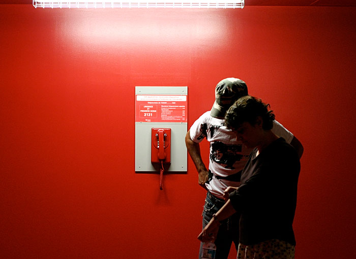 A red phone in one of the residences of the University of Quebec.